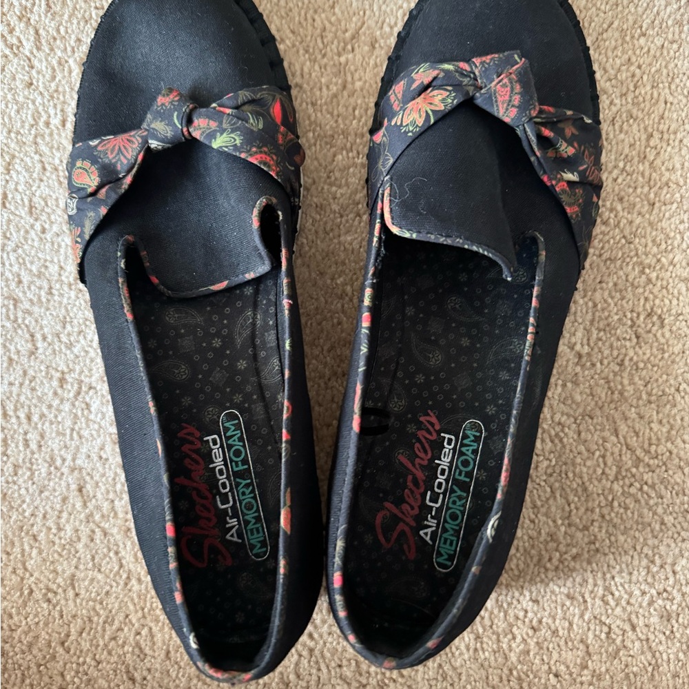 Skechers Women's Black Floral Slip-On Shoes Size